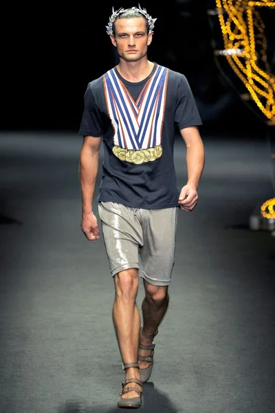 Look 4